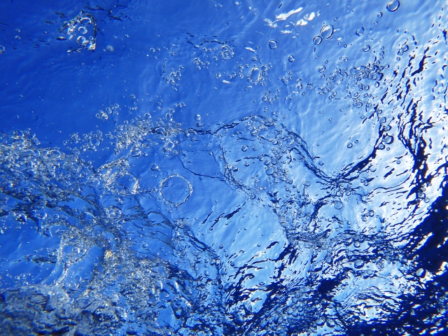 人工的なお水のイメージ
